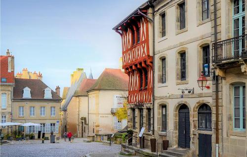ทัศนียภาพภายนอกโรงแรม, 3 Bedroom Awesome Apartment In Autun in อูตัน