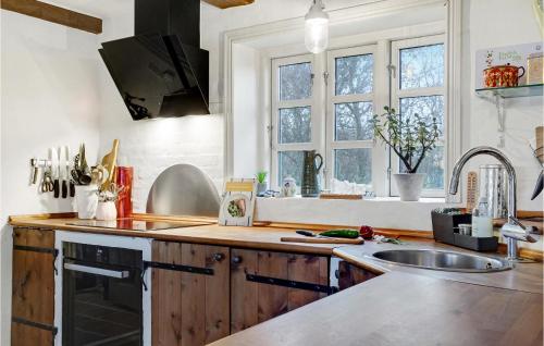 Kitchen, Nice Home In Erslev With Wifi in Snedsted
