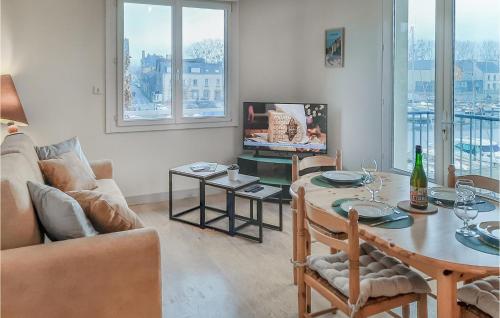 Amazing Apartment In Redon With Wifi