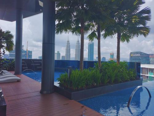 Eaton Residence KLCC Skyline - image 2