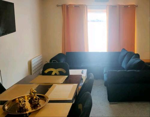 Luxury 2 bedroom apartment with free parking