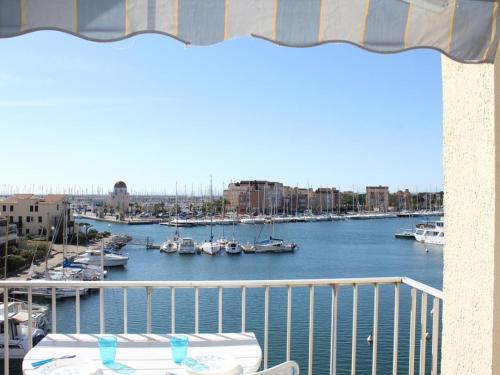 . Apt famille 6 pers avec terrasse, parking et lave-linge à Gruissan - FR-1-229-630
