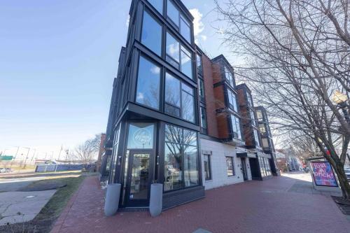 Gorgeous Upscale Condo w/ Direct Views of Capitol Building and Nat’l Monument!