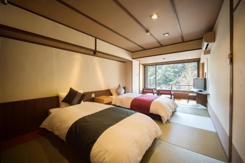 Twin Room with Tatami Area with Mountain View