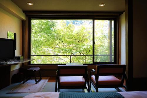 Japanese-Style Quadruple Room with Mountain View