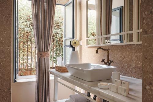 Bohemian Suites Athens - image 14