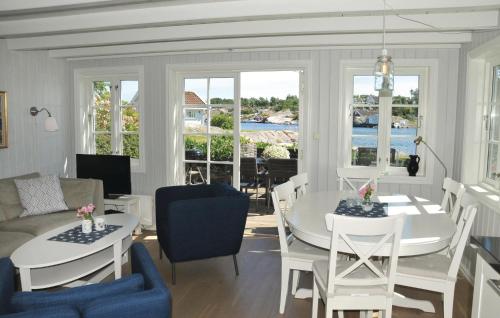 3 Bedroom Stunning Home In Flekkerøy