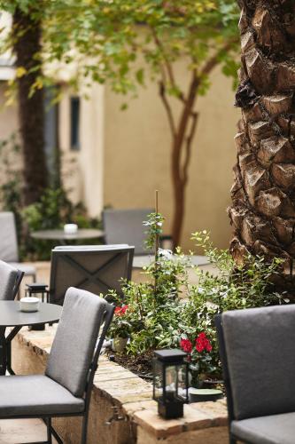 Bohemian Suites Athens - image 13