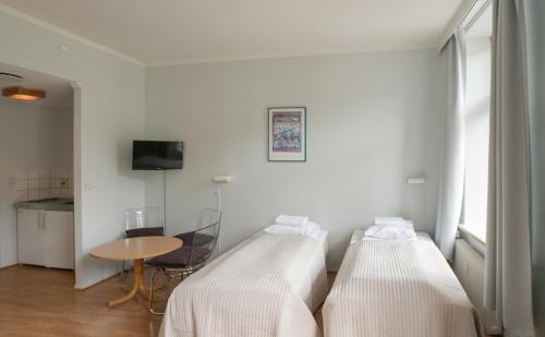 Standard Triple Room image 6