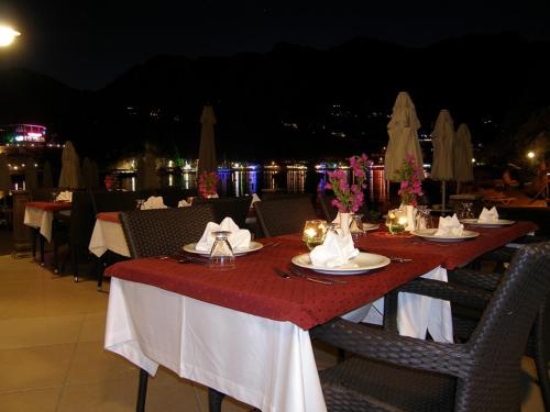 餐廳, 圖倫克度假村酒店 (Turunc Resort Hotel) in 圖魯恩克