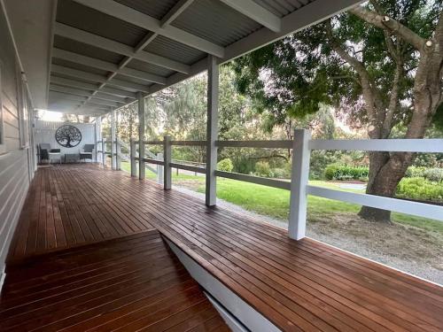 ระเบียง/ชานเรือน, Bluelake Retreat in เมตุง