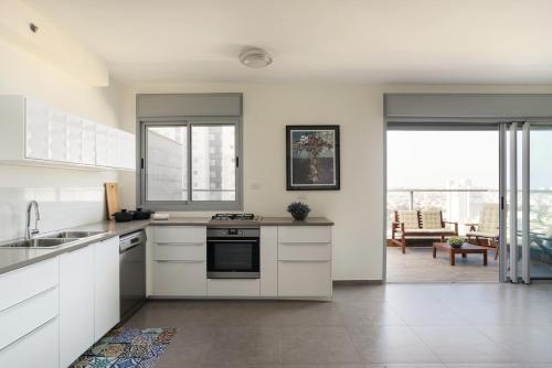 Deluxe & Terrace with City Overview by FeelHome in 南特拉維夫