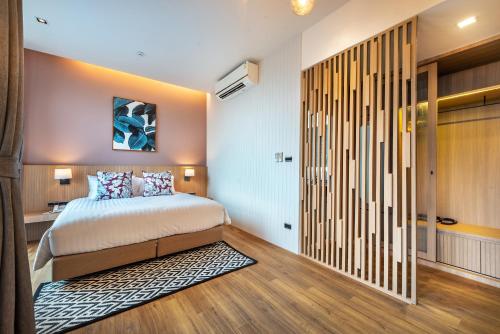 1 queen bed, 1 sofa bed