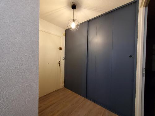 Facilities, FREJUS PLAGE Miougrano T2 55m2 Climatise Piscine near Base Nature Francois Leotard