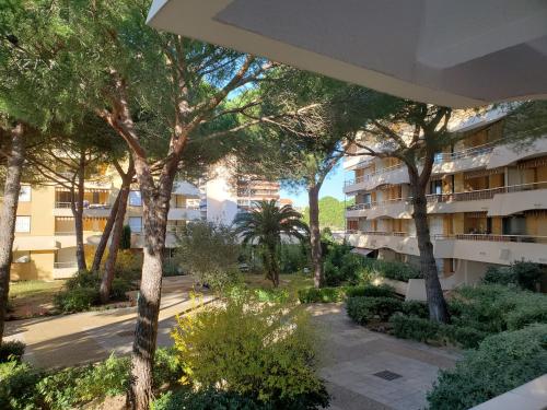 View, FREJUS PLAGE Miougrano T2 55m2 Climatise Piscine near Base Nature Francois Leotard
