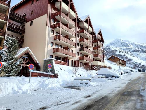 Appartement résidence Ecrin des neiges au pied des pistes semaine du dim au dim Valmeinier 1800