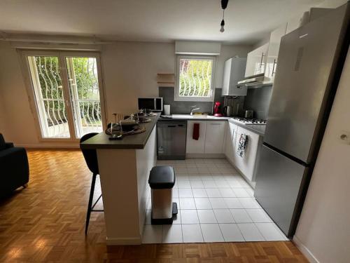 кухня, Appart calme avec jardin et parking. 15mn de Paris in Ле Бурже
