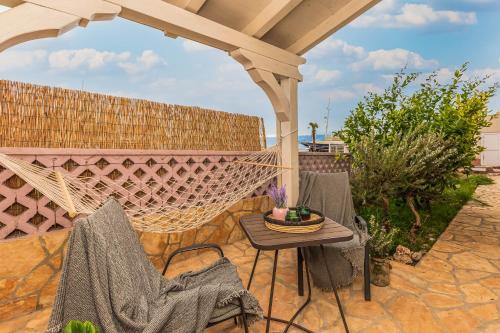 Beachfront apartment in Dugi Rat