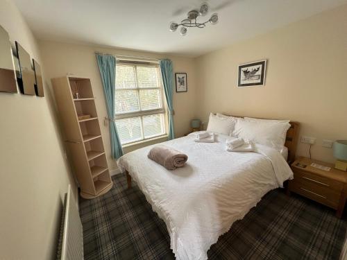 Old town, free parking, Outlander experience