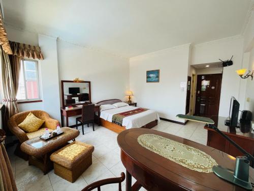 room detail thumbnail 1