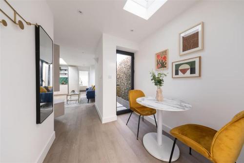 Cozy Leyton House with Garden and Small Terrace - image 2