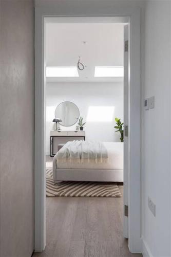 Cozy Leyton House with Garden and Small Terrace - image 5