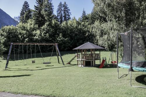 Játszótér, Vera Monti in Holzgau