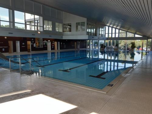 בריכת שחיה, Wolkenloft mit Meerblick und Schwimmbad - Haustiere willkommen in Sierksdorf