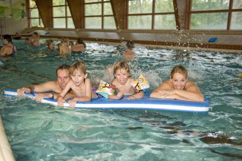 Chalet in Kijkduin with Sauna  Comfort - image 2
