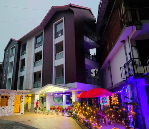 Hotel White
