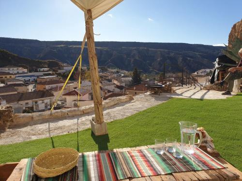 Iekārtas, Creatively designed CaveHouse with jacuzzi in Gorafe