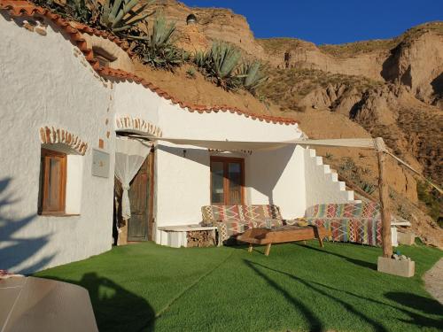 B&B Gorafe - Creatively designed CaveHouse with jacuzzi - Bed and Breakfast Gorafe