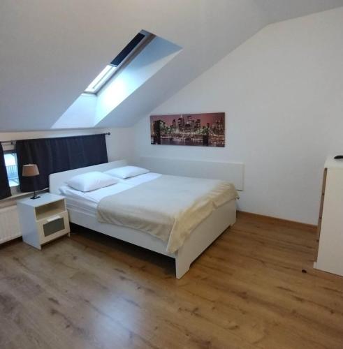 2 bedrooms, 3 beds