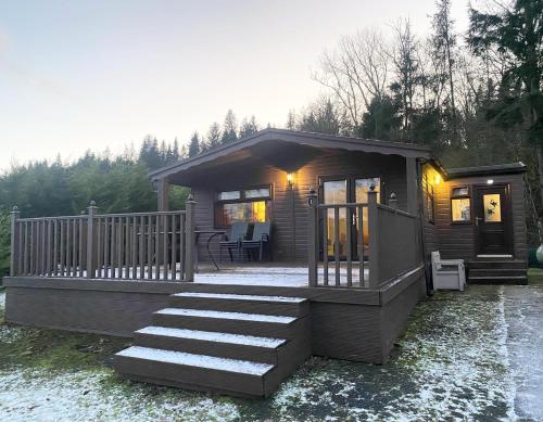 Stunning 4-bedroom Cabin with Hot Tub in Beattock!