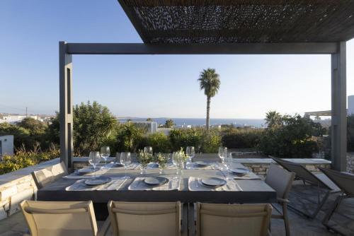 ระเบียง/ชานเรือน, Villa Rinia - seaview villa in เกาะเพรอส