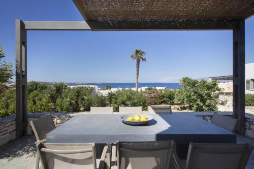ระเบียง/ชานเรือน, Villa Rinia - seaview villa in เกาะเพรอส