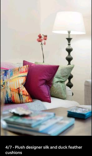 Stylish room with private bath & terrace in super central Clapham Junction minutes from Victoria, Waterloo, Gatwick, London (photo 10)