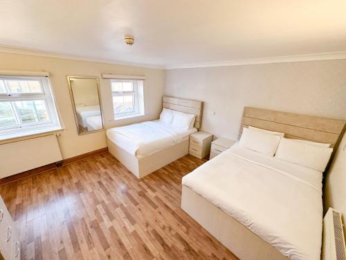 OYO Baylis House Hotel - image 5