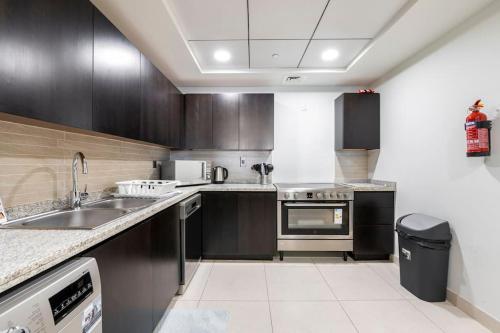 Balqis Residense Palm Jumeirah,Pool, Beach, Top floor, Full sea view, Restaurants, Дубай (фото 9)