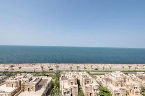 Balqis Residense Palm Jumeirah,Pool, Beach, Top floor, Full sea view, Restaurants, Дубай (фото 8)
