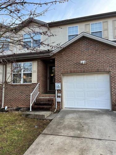 Exterior view, 3 bed townhouse 3 miles to Casino! in Cross Lanes (WV)