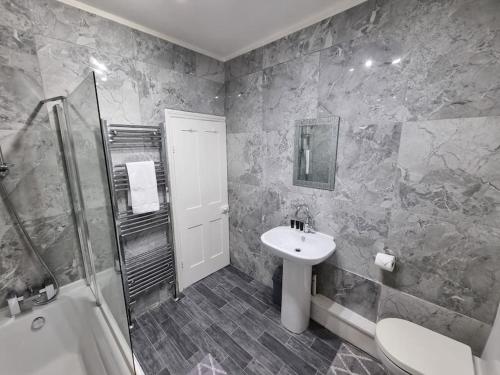 *6R* setup for your most amazing & relaxed stay + Free Parking + Free Fast WiFi * 5