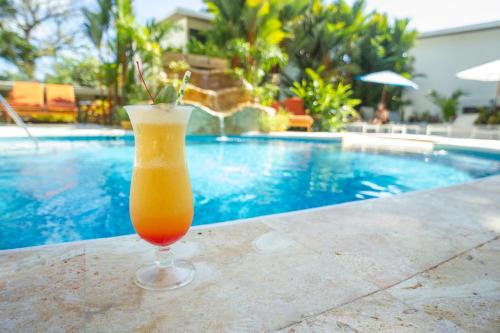 422704384 La Vela Boutique Hotel