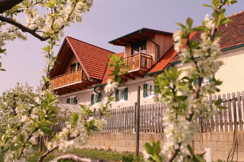 Obst&Gästehof Brandl - Hotel - Hartmannsdorf