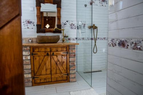 Bathroom, Kata Cottage in Terény