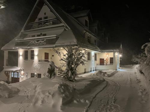 Viesnīcas āriene, Końska Dolina (Konska Dolina) in Ropki
