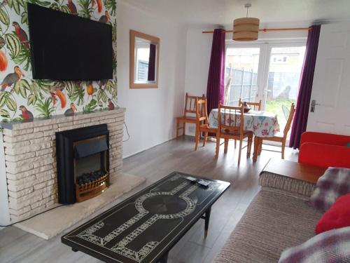 B&B Bicester - Owl Haven: Comfortable central 3 bedroom house, with an enclosed garden. - Bed and Breakfast Bicester