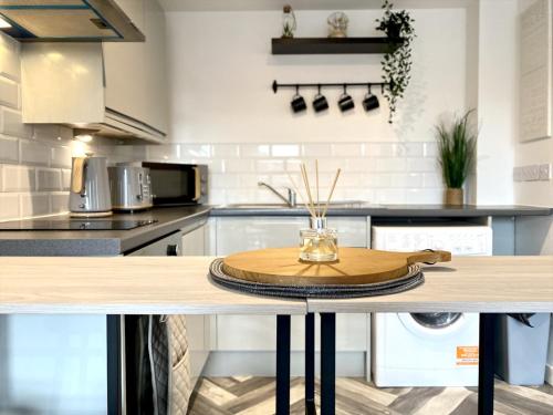 Prime Location, 3 Min Walk From Concert Square