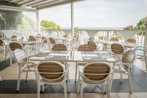 餐廳, 拉古納海灘酒店 (Laguna Beach Hotel) in 阿爾伯納