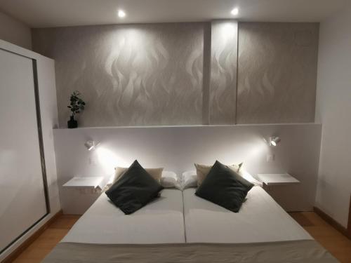 One-Bedroom Apartment with Sea View image 5